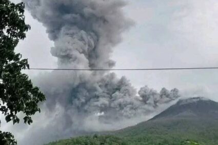 Gunung Lewotobi Laki-Laki dan Gunung Ibu Kembali Erupsi, Masyarakat Disuruh Siaga